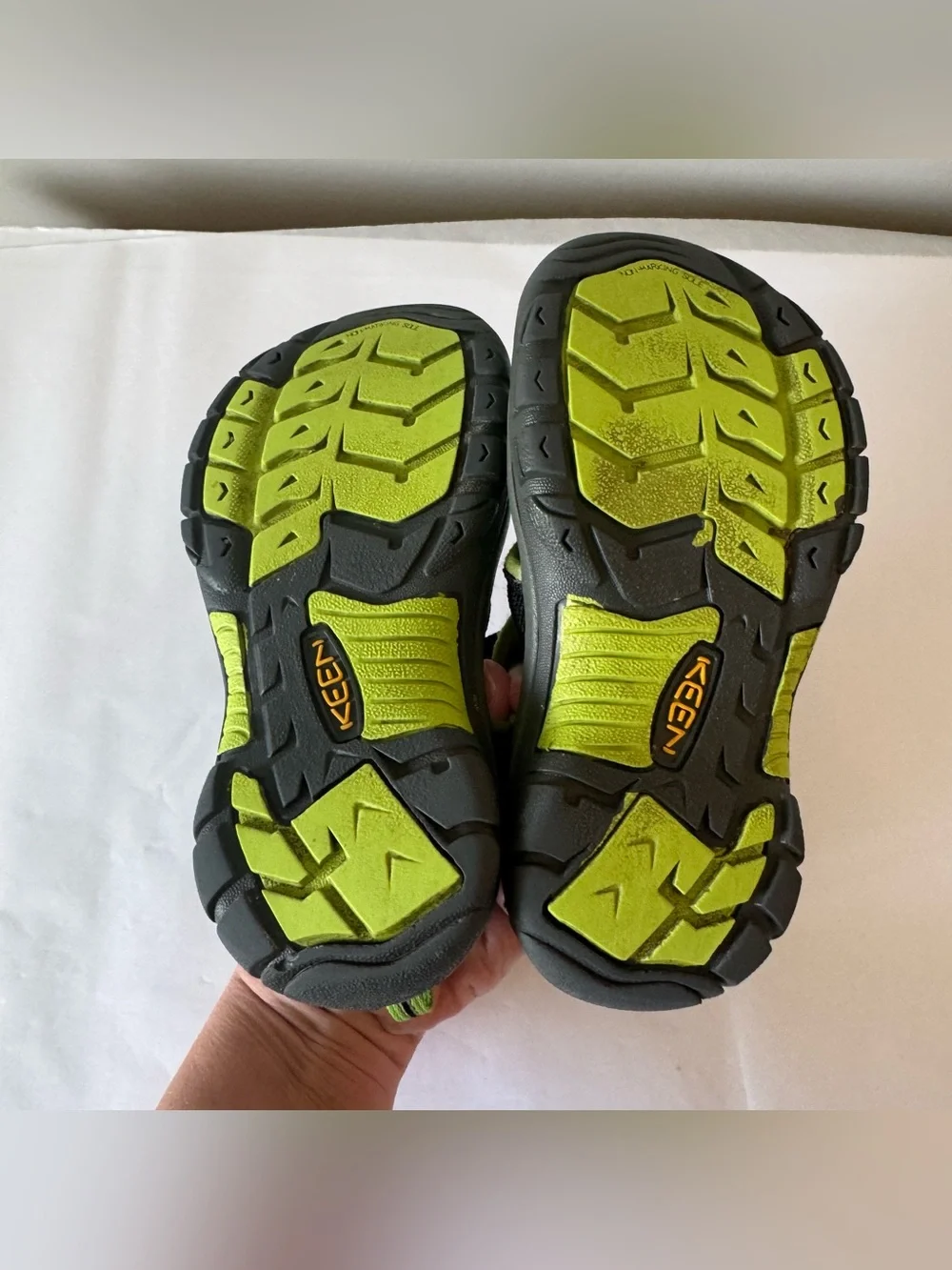 KEEN Size 12 Boys Black and Green Sandals